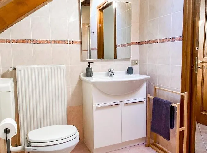 アパート Mansarda Bucaneve *